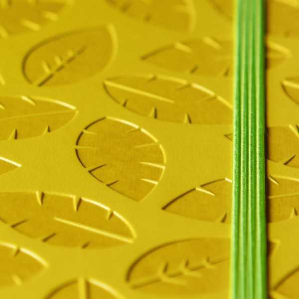 Anteckningsbok LÖV - gul/guld blindpräglad skrivbok