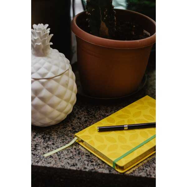 Anteckningsbok LÖV - gul/guld blindpräglad skrivbok
